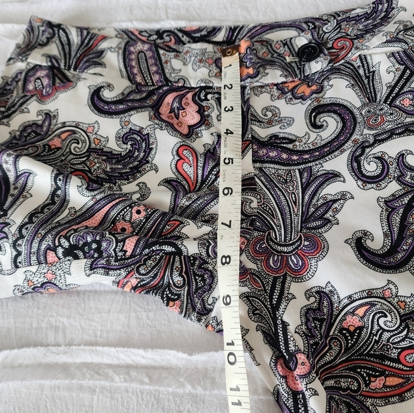 Ann Taylor Paisley Print Crop Pants Zipper & Button Closure Pockets Size 0 - Picture 2 of 6